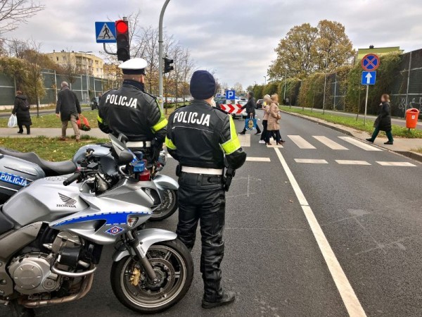 PORADNIK! Gdzie parkować w okresie świąt Wszystkich Świętych w Toruniu? Jak funkcjonować będzie komunikacja miejska?