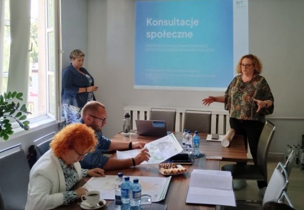 Ponad miesiąc trwały konsultacje społeczne dotyczące "Strategii Rozwoju Ponadlokalnego Metropolii Toruńskiej na lata 2026-2035" oraz aktualizacji "Strategii ZIT". Oto końcowe raporty: