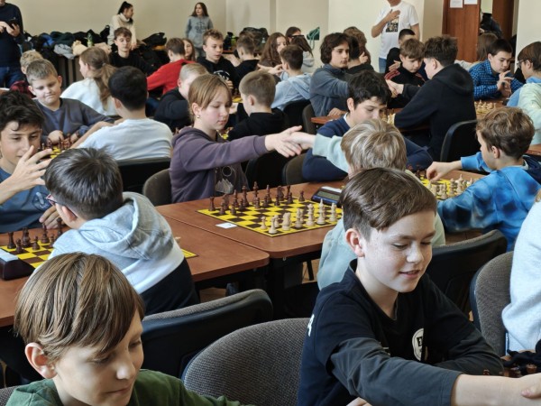 Szachowy rekord w Czernikowie – 80 uczniów na Mistrzostwach Powiatu Toruńskiego