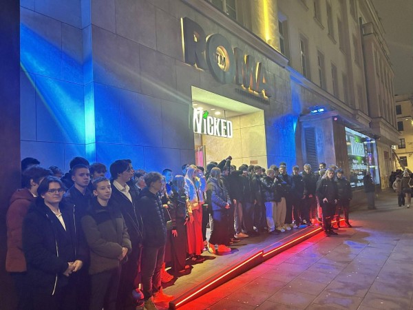 Teatr i kino poza szkolną ławką. Uczniowie z Gronowa skorzystali z programu „Wyjście z klasą”