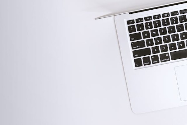 Sprzęt z KPO trafił do szkół. Nowe laptopy i tablety w Powiecie Chełmińskim