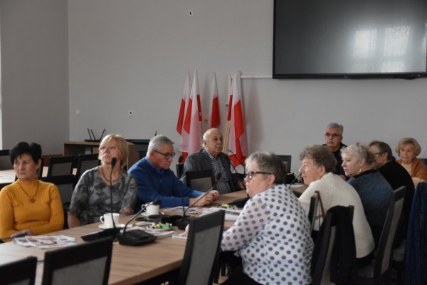 II sesja Miejskiej Rady Seniorów w Aleksandrowie Kujawskim. Dyskusja o Karcie Seniora i nowym klubie