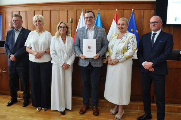 Umowy wręczone, gminy dostaną europejskie wsparcie
