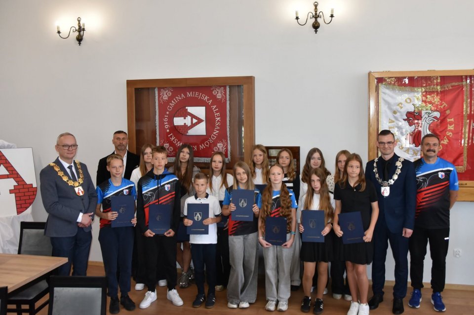 Młode talenty nagrodzone. Burmistrz wręczył stypendia za sukcesy w nauce