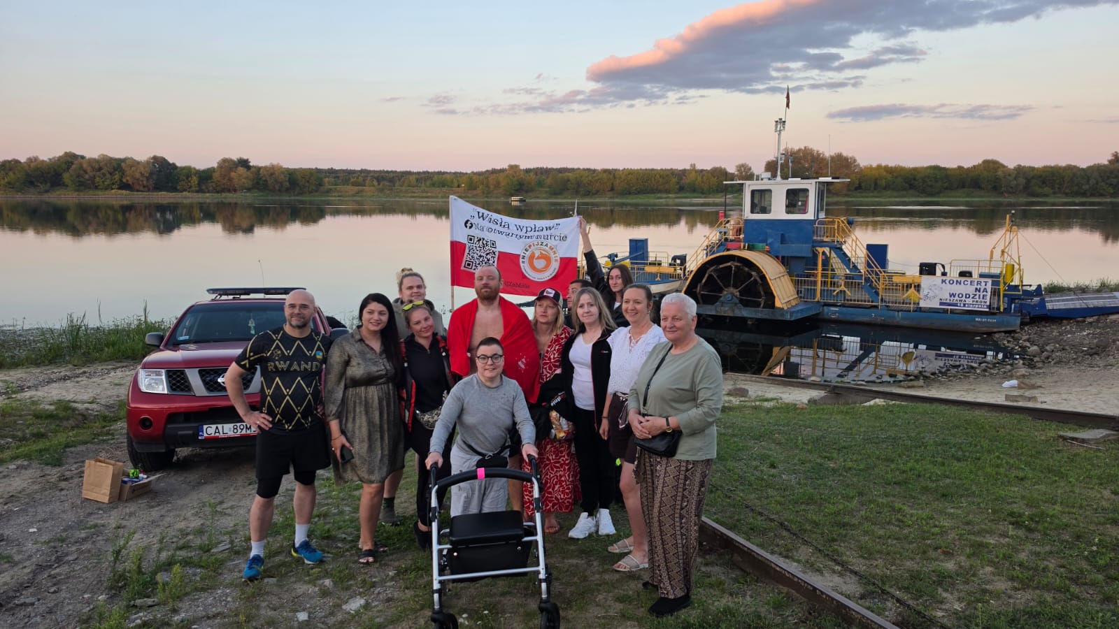 Podróżnik płynie Wisłą dla dzieci z FAS/FASD. Wyjątkowe powitanie w Nieszawie