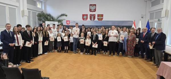 Powiat Golubsko-Dobrzyński nagrodza młode talenty. 129 stypendiów dla uczniów