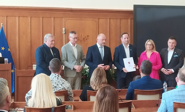 Pierwsze umowy podpisane